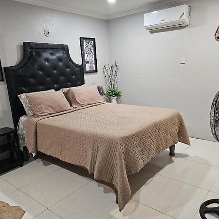 Secret Hideaway Apartment Очо Риос Екстериор снимка